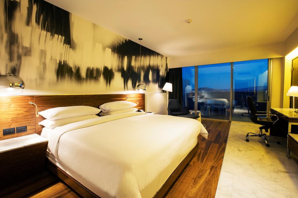 Hotel Krystal Urban Guadalajara Esterno foto