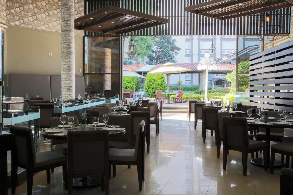 Hotel Krystal Urban Guadalajara Ristorante foto