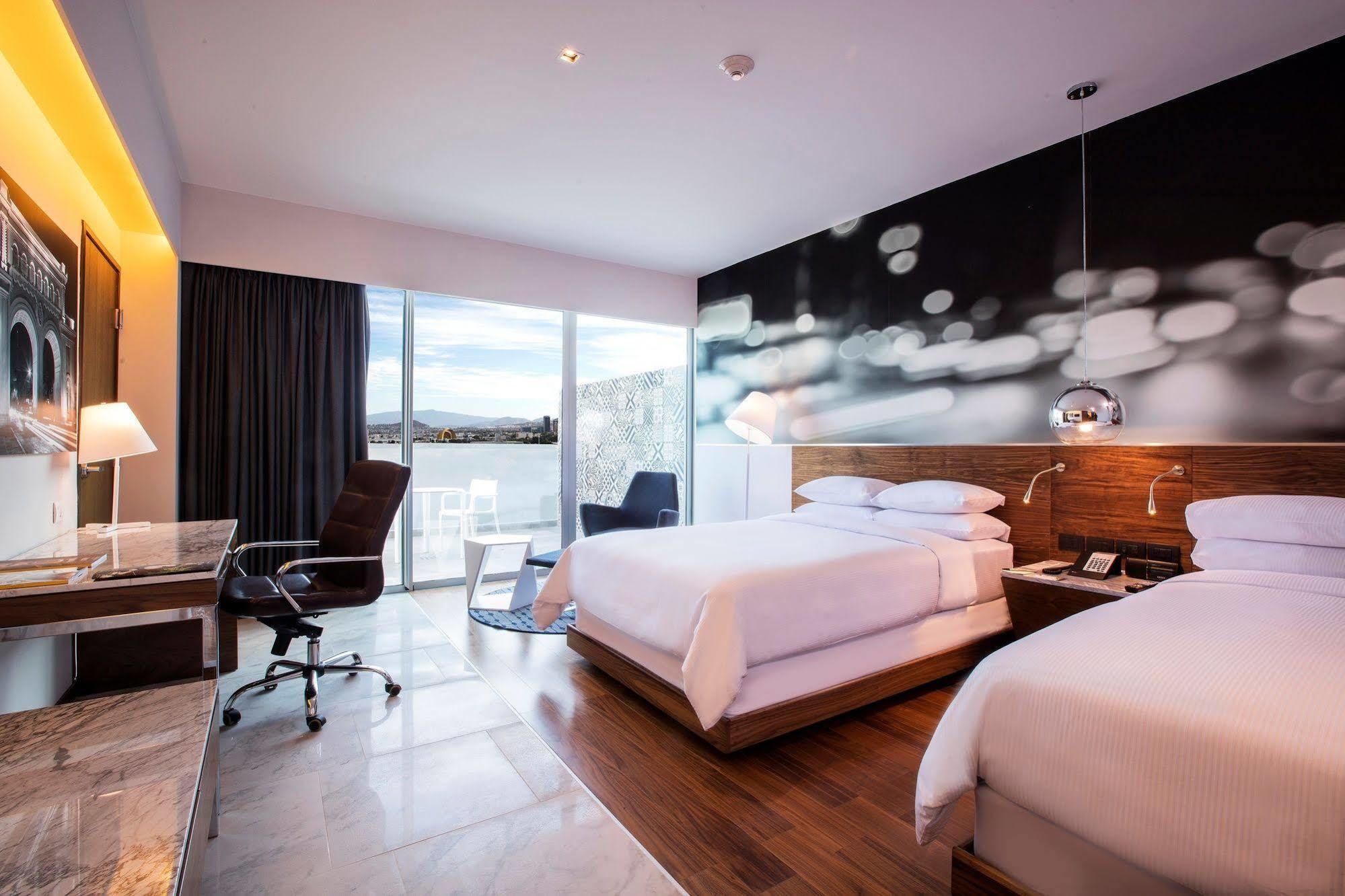 Hotel Krystal Urban Guadalajara Esterno foto