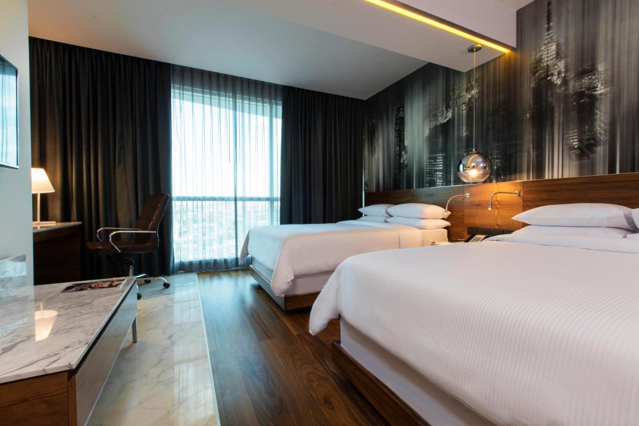 Hotel Krystal Urban Guadalajara Esterno foto